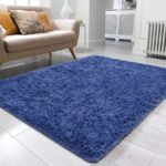 Tapete 2,00×1,50 Peludo Felpudo Para Sala e Quarto Cores Cor Azul Bic Desenho Do Tecido Pelo Alto Casa Laura Enxovais Tapete Médio Para Sala 2×1,5m, Antiderrapante e Lavável – Azul Bic