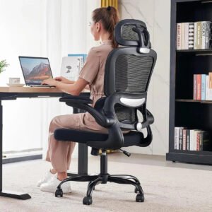 Cadeira de escritório ergonômica com suporte lombar e rodas